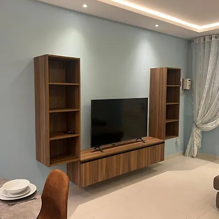 Superb 3 Bedroom Maisonette In Promenade *