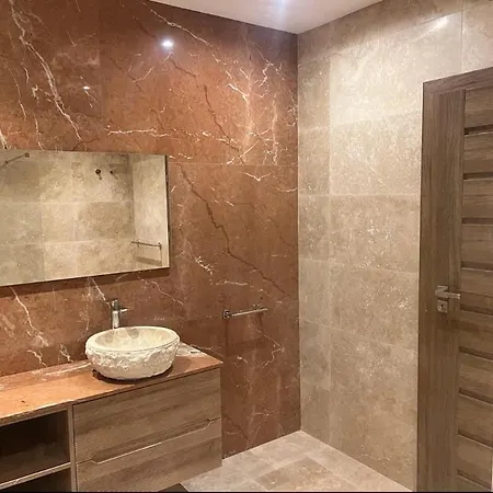 Apartment Superb 3 Bedroom Maisonette In Promenade *