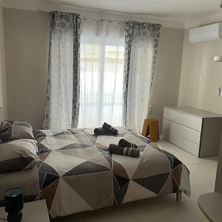 Modern 3-bedroom Near Promenade & Valletta Ferry By Malta Weekend Apartment *